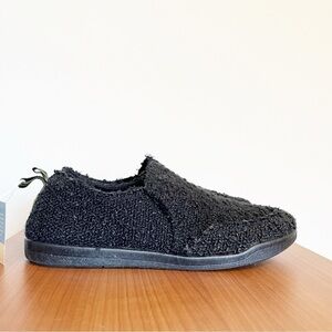 Vionic Malibu Slip On Supportive Sneaker in Black Boucle - size 7